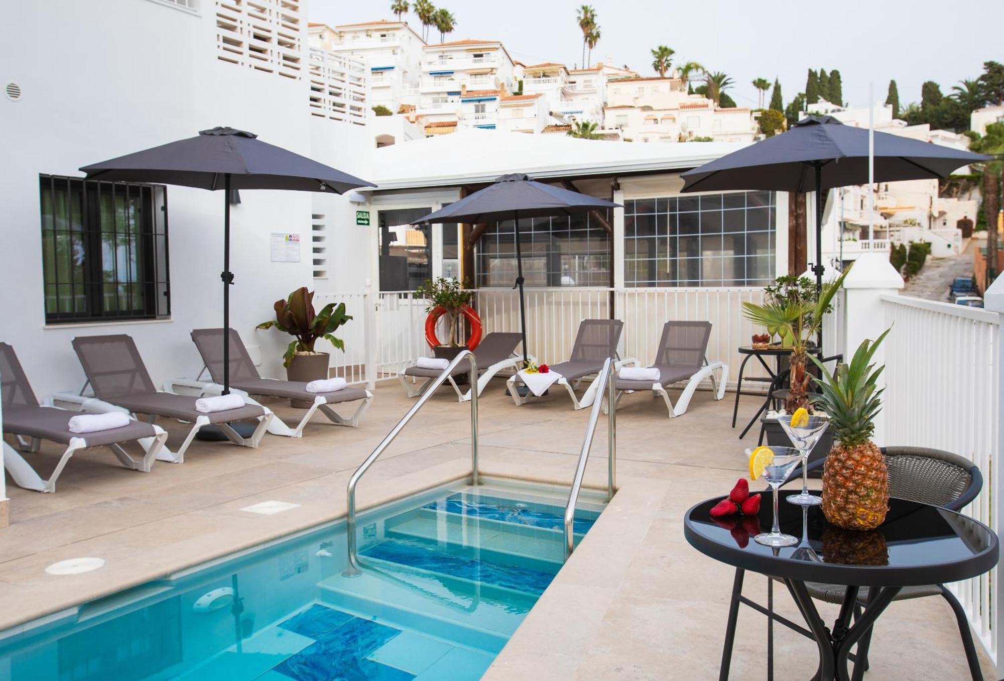 Boutique Rooms Playa Burriana Нерха Екстер'єр фото