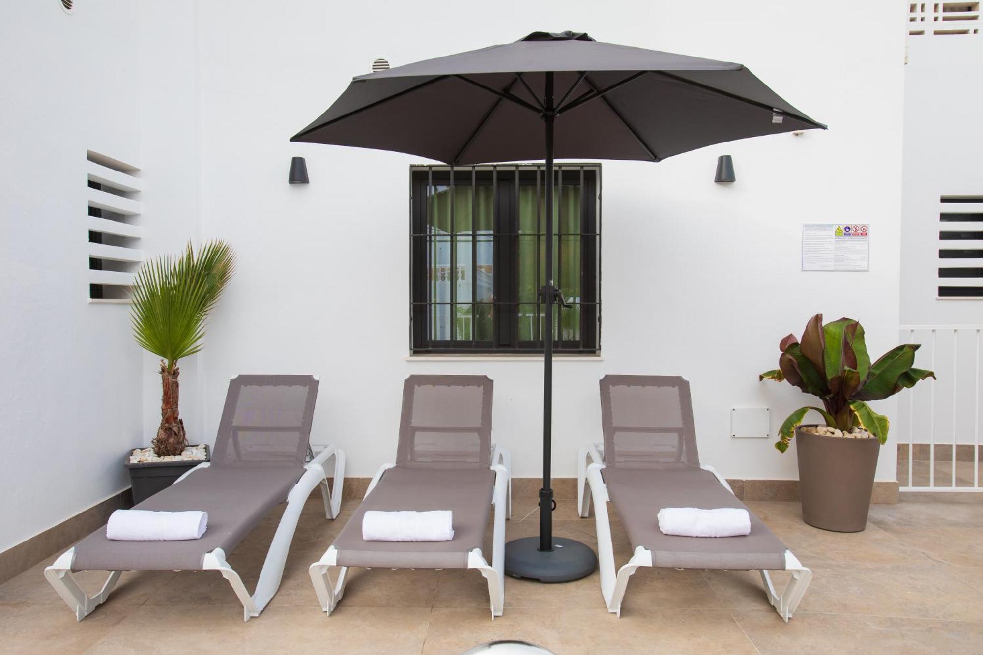 Boutique Rooms Playa Burriana Нерха Екстер'єр фото