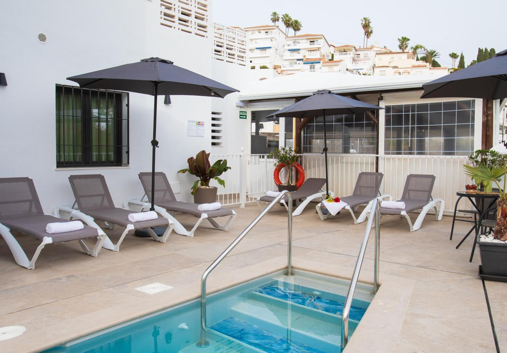 Boutique Rooms Playa Burriana Нерха Екстер'єр фото